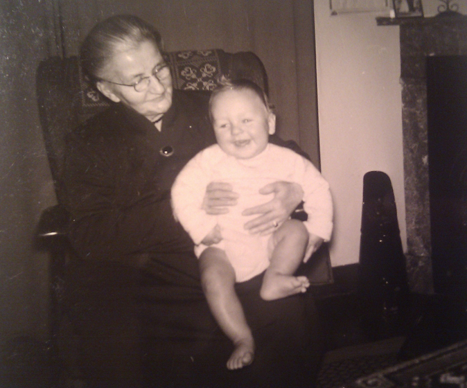 met oma Van Schaik